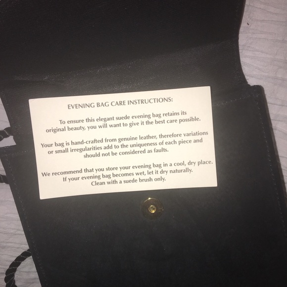 Black vintage shoulder bag with tassel snap close - Picture 3 of 3